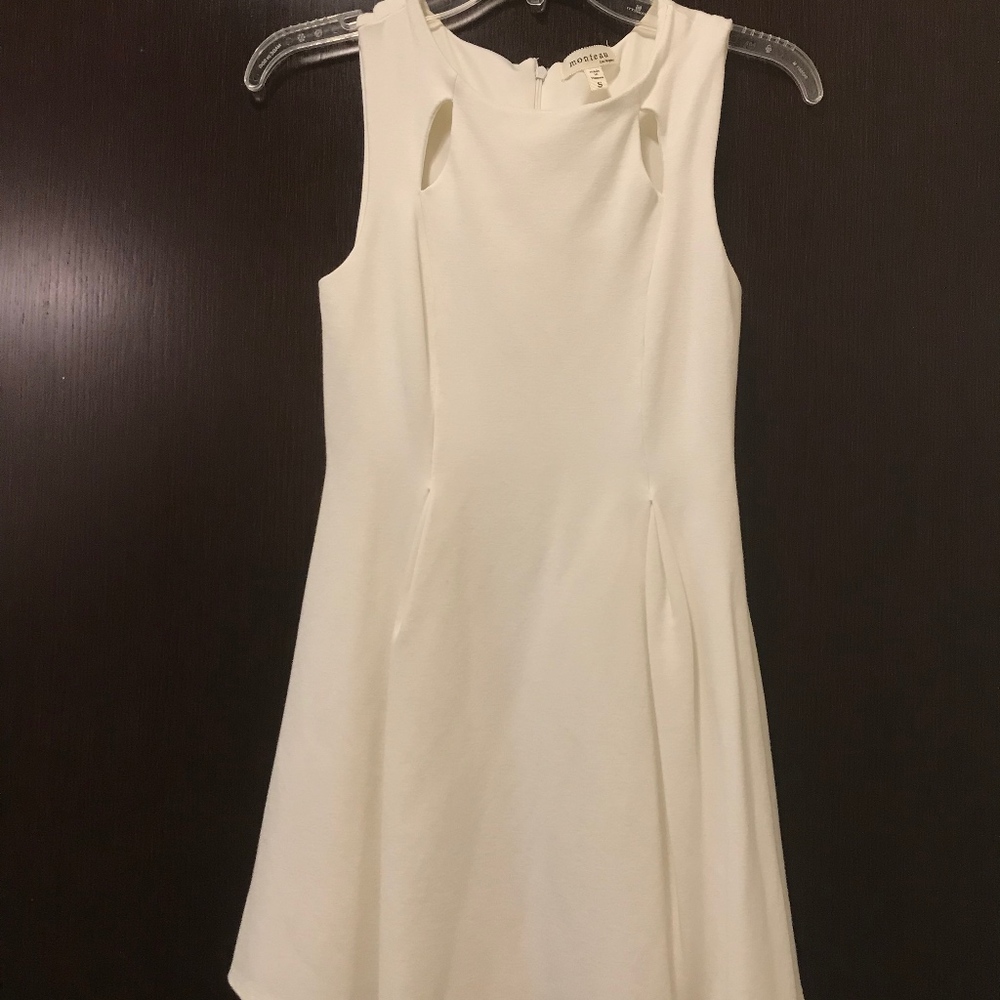 Worn once. White dress. size small